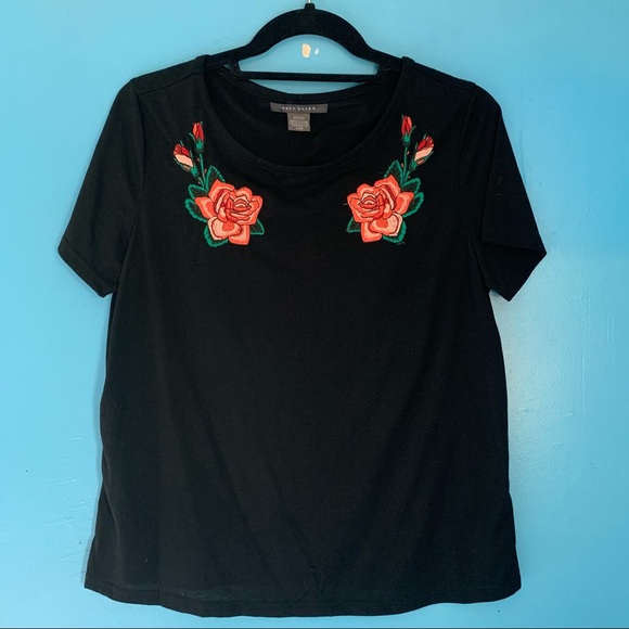 Rose Embroidered Casual Tee - Picture 6 of 8